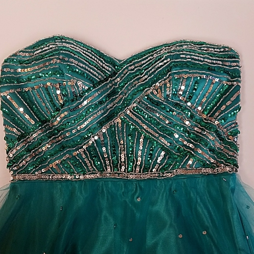 Stunning teal prom dress